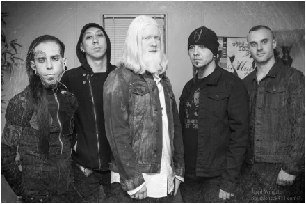 HD desktop wallpaper featuring the band Gemini Syndrome in a black and white group portrait.