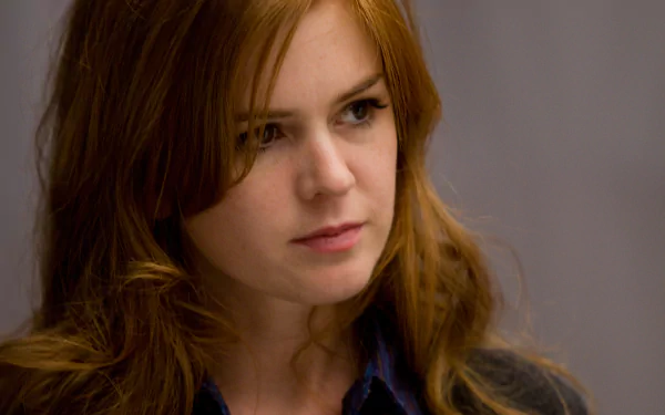 HD PC desktop wallpaper featuring Australian actress and celebrity Isla Fisher with a thoughtful expression against a neutral background.