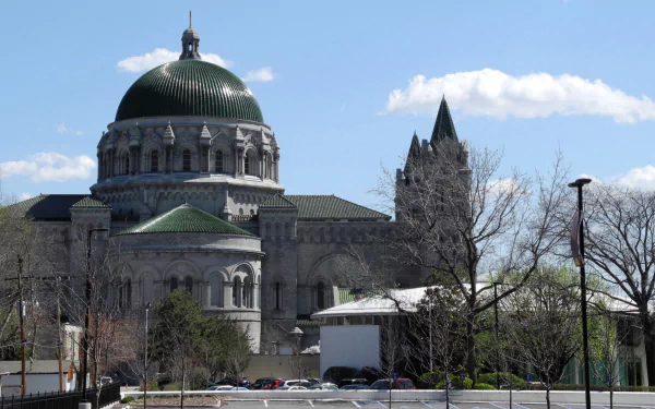 HD PC desktop wallpaper and background: religious view of the Cathedral Basilica of Saint Louis, showing its green dome and stone towers beneath a clear blue sky.