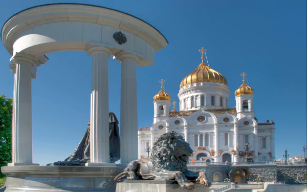 HD PC desktop wallpaper: religious Cathedral of Christ the Saviour with golden domes, rotunda and lion statue under a clear blue sky.