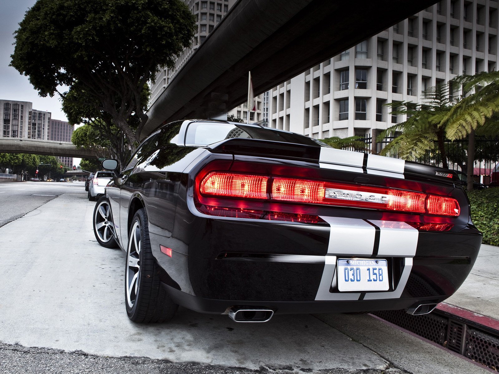 Download Dodge Challenger SRT8 392 Dodge Challenger Vehicle Dodge Challenger SRT8 Wallpaper