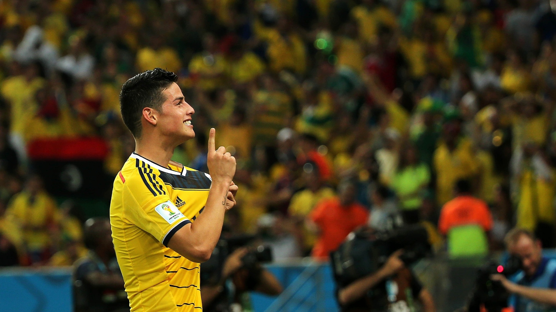 Download Cool Soccer Player James Rodriguez Wallpaper