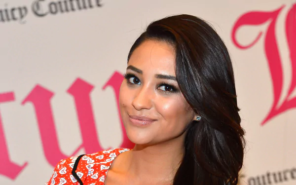 Canadian actress Celebrity Shay Mitchell HD Desktop Wallpaper | Background Image