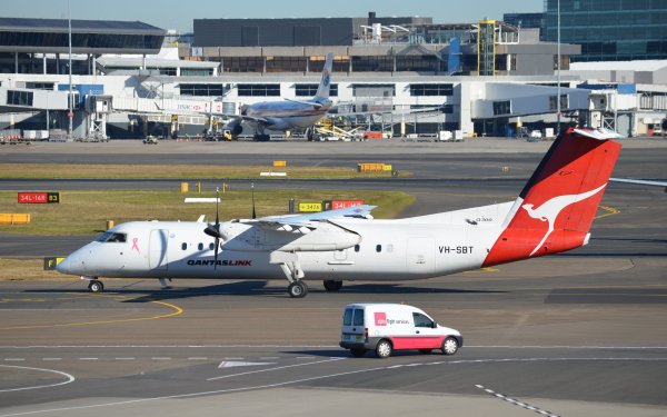 Vehicles Bombardier Q315 Aircraft Bombardier Aerospace Airport Bombardier Qantas Sydney Qantaslink Airplane HD Wallpaper | Background Image