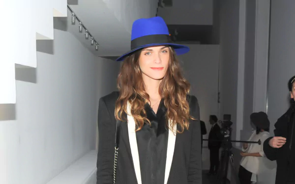 Italian model woman Elisa Sednaoui HD Desktop Wallpaper | Background Image