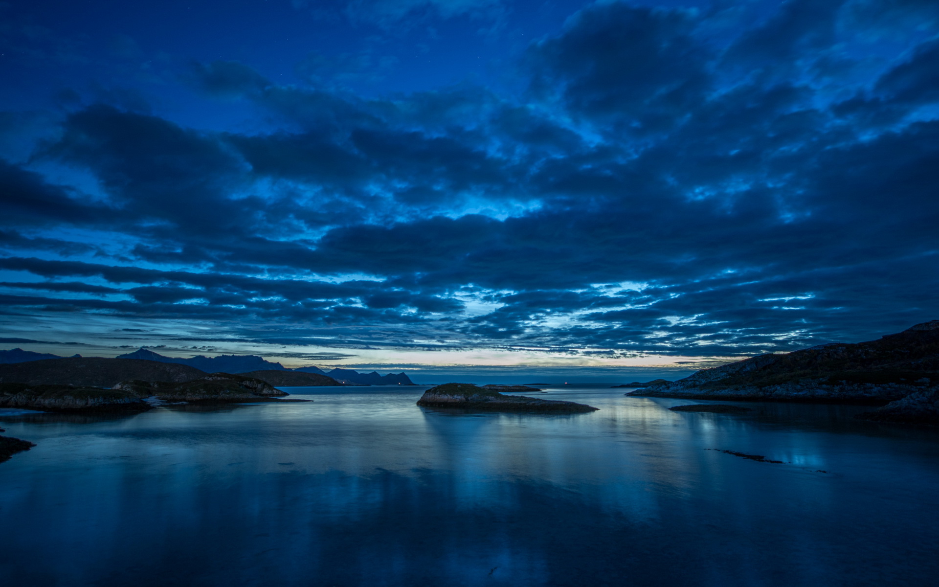 Phone wallpaper HD - A beautiful night in the lake