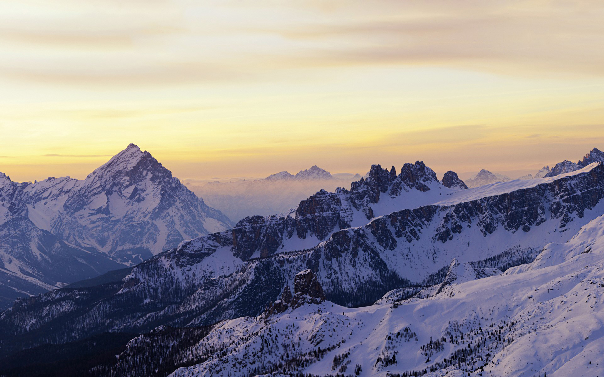 Поставь mountain. Горы в Гранада Сьерра -Невада. Зимние горы. Горы снег. Фон горы.