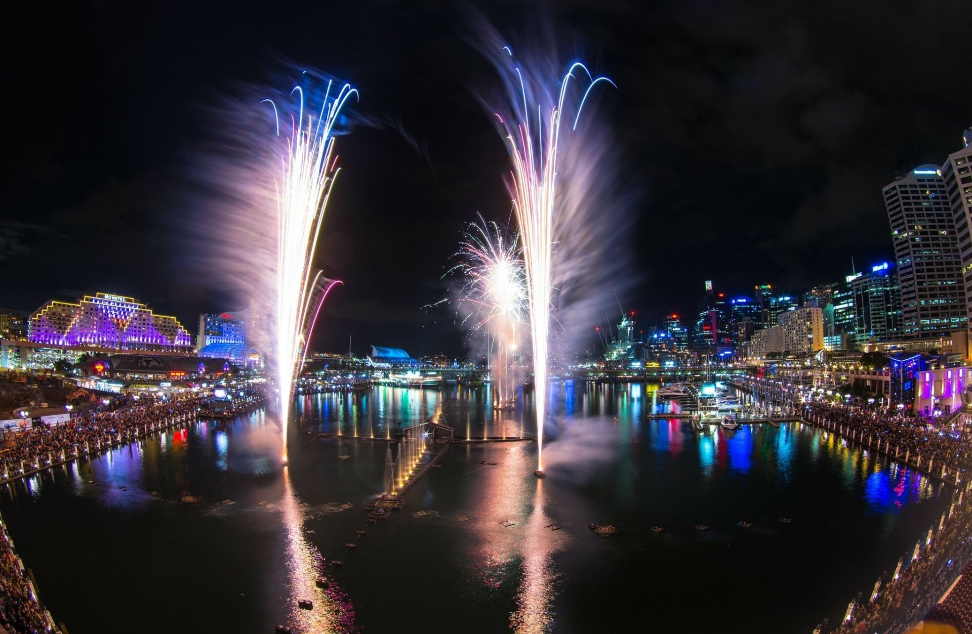Spectacular Darling Harbour Fireworks