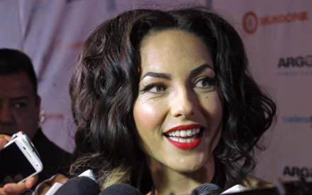 A stunning HD wallpaper featuring Barbara Mori, a talented Mexican actress, smiling and engaging with the camera, showcasing her vibrant personality and captivating presence.