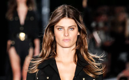 Brazilian model Celebrity Isabeli Fontana HD Desktop Wallpaper | Background Image