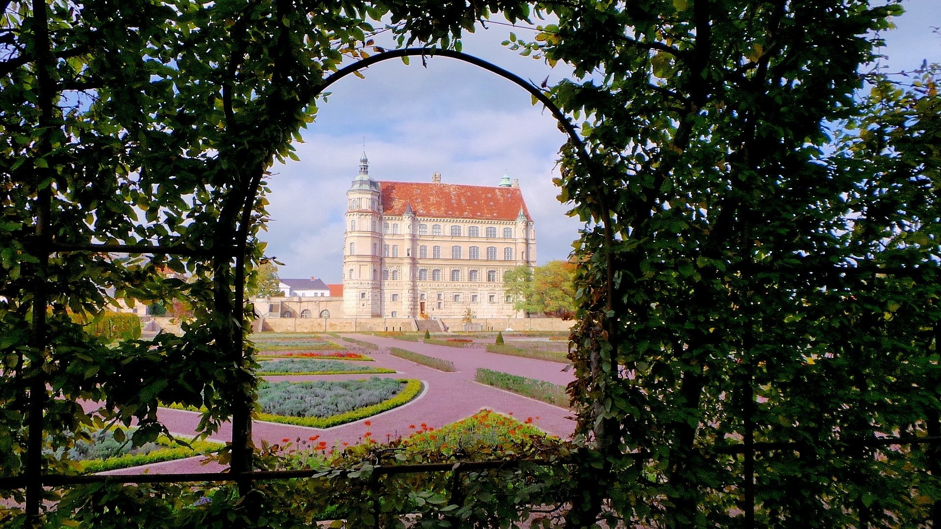 Download Man Made Güstrow Palace HD Wallpaper