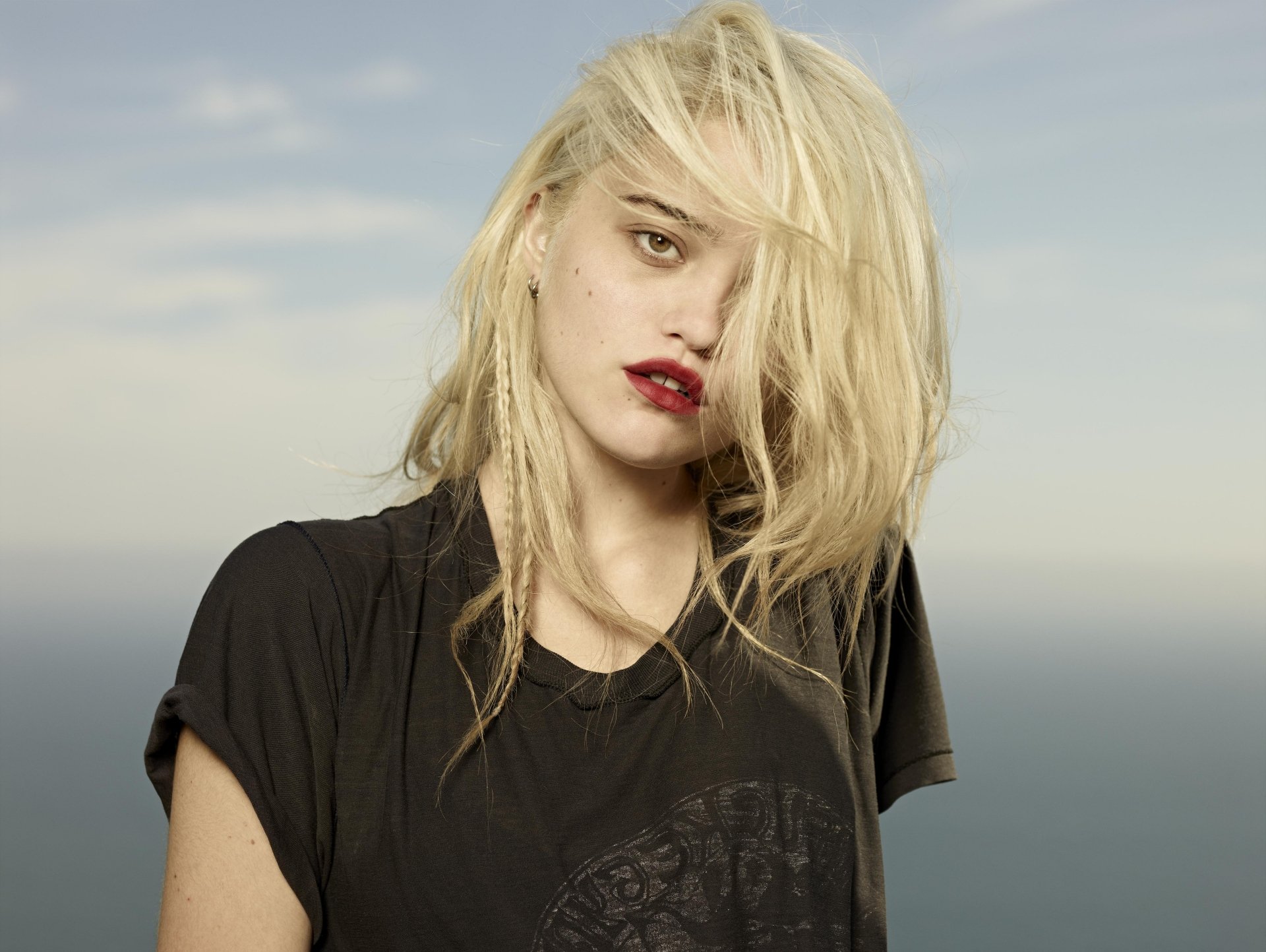 Download Music Sky Ferreira 4k Ultra HD Wallpaper