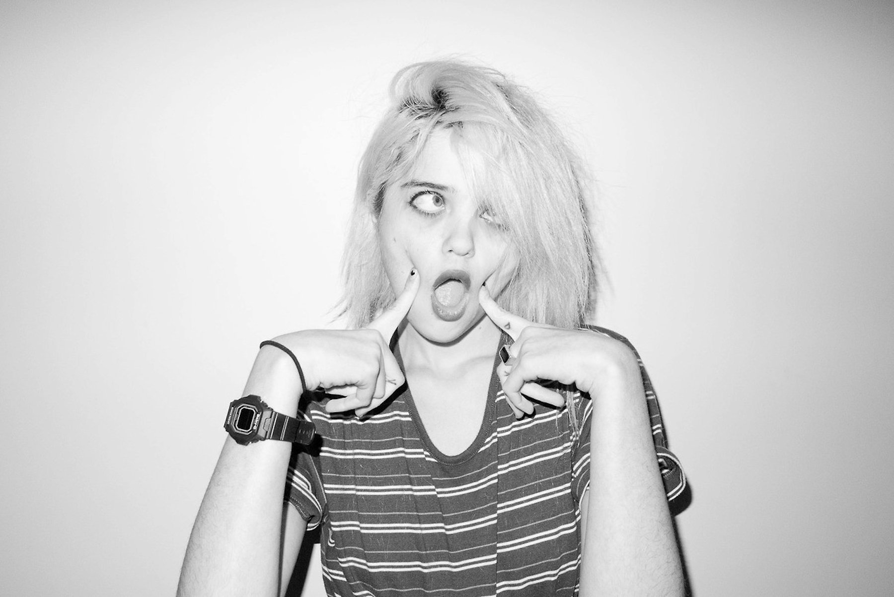 Download Music Sky Ferreira Wallpaper