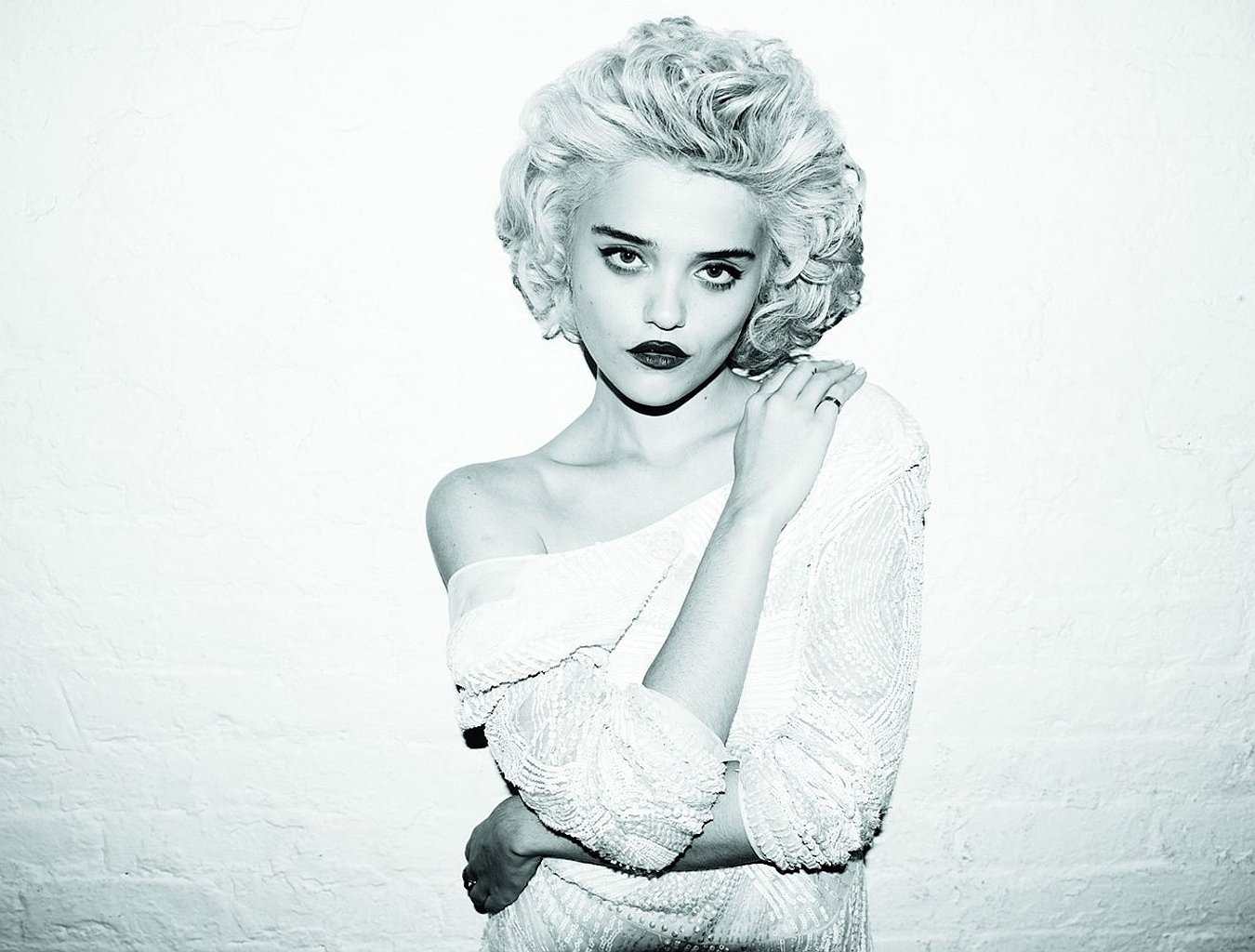 Download Music Sky Ferreira Wallpaper