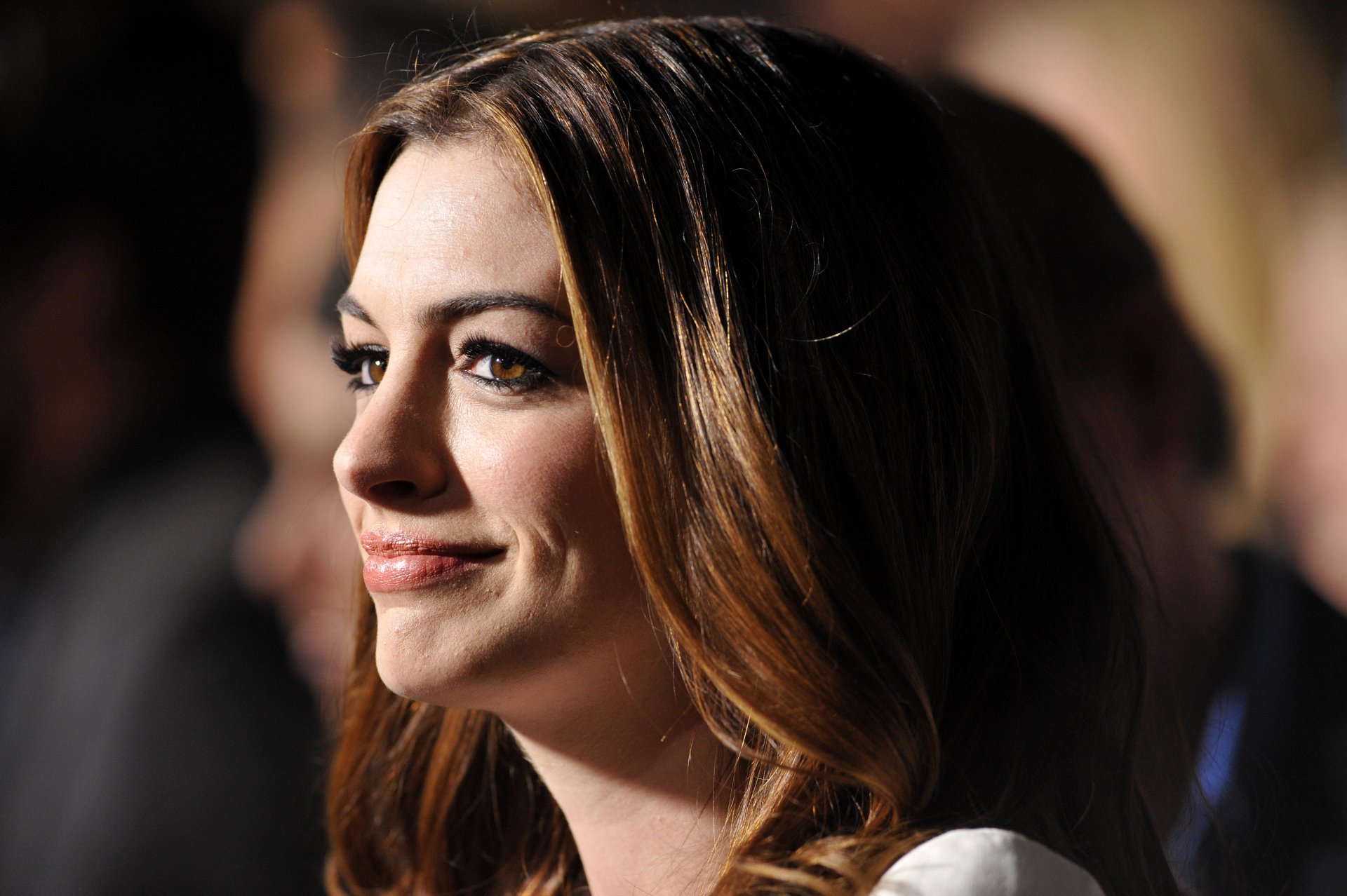 Close-up of celebrity Anne Hathaway with soft lighting, captured in a 4K Ultra HD PC desktop wallpaper and background.