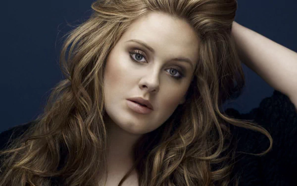 Adele, the renowned British singer, gazes thoughtfully in this high-definition desktop wallpaper, capturing her striking beauty and powerful presence in the music world.