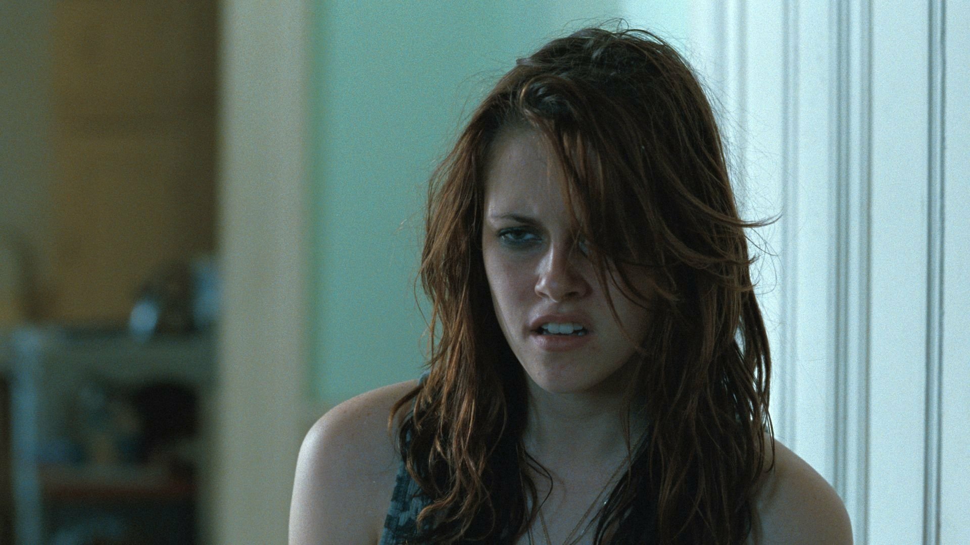 HD PC desktop wallpaper: tense close-up of a disheveled young woman with wet hair and a worried expression in a doorway — still from the movie Welcome to the Rileys.