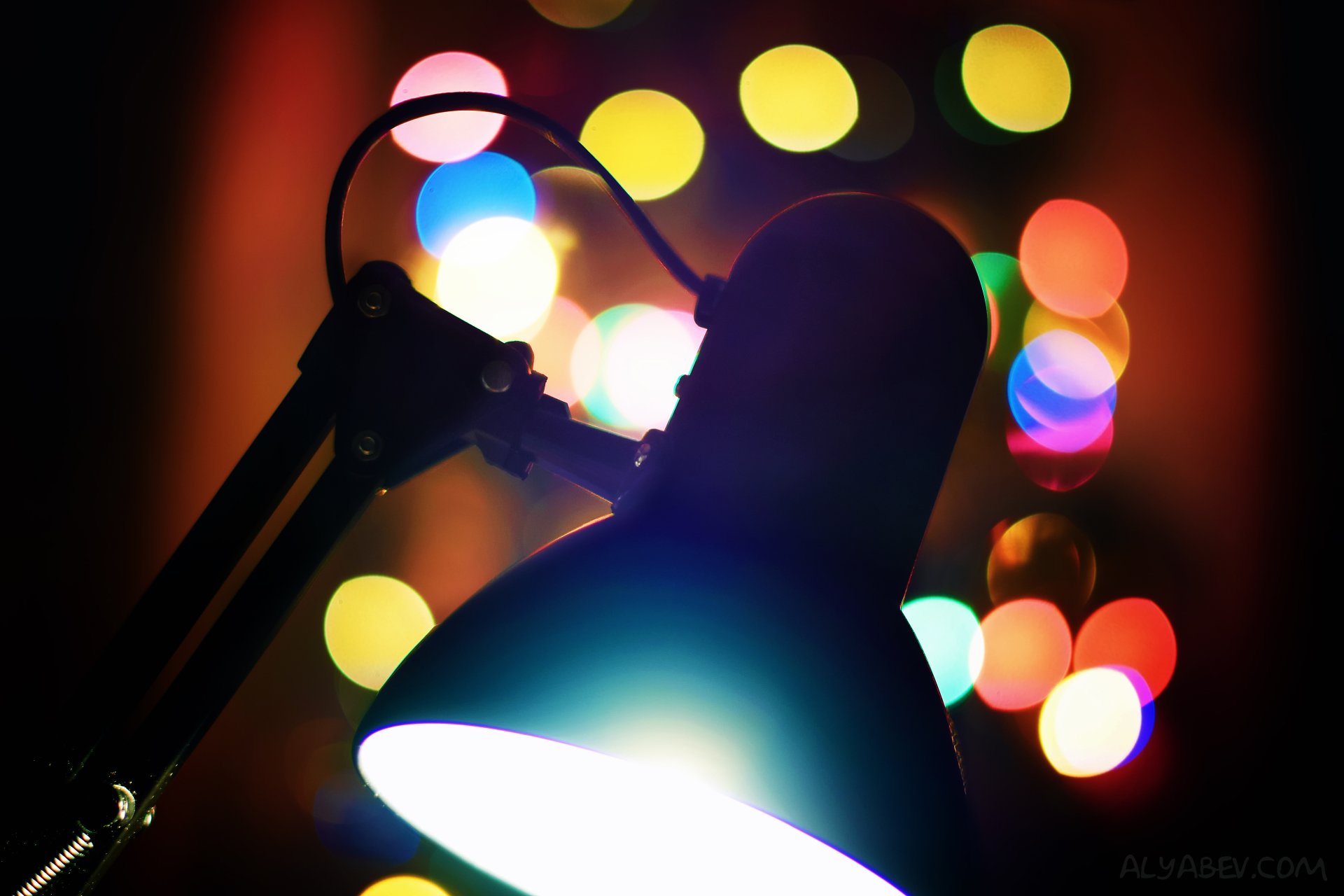 Dark light bokeh by vinilgod