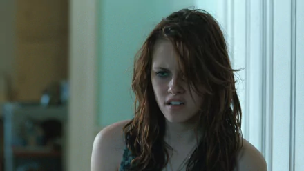 HD PC desktop wallpaper: tense close-up of a disheveled young woman with wet hair and a worried expression in a doorway — still from the movie Welcome to the Rileys.