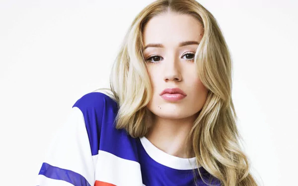 HD desktop wallpaper featuring a portrait of a woman in a blue and white sports jersey, with a confident expression, set against a white background.