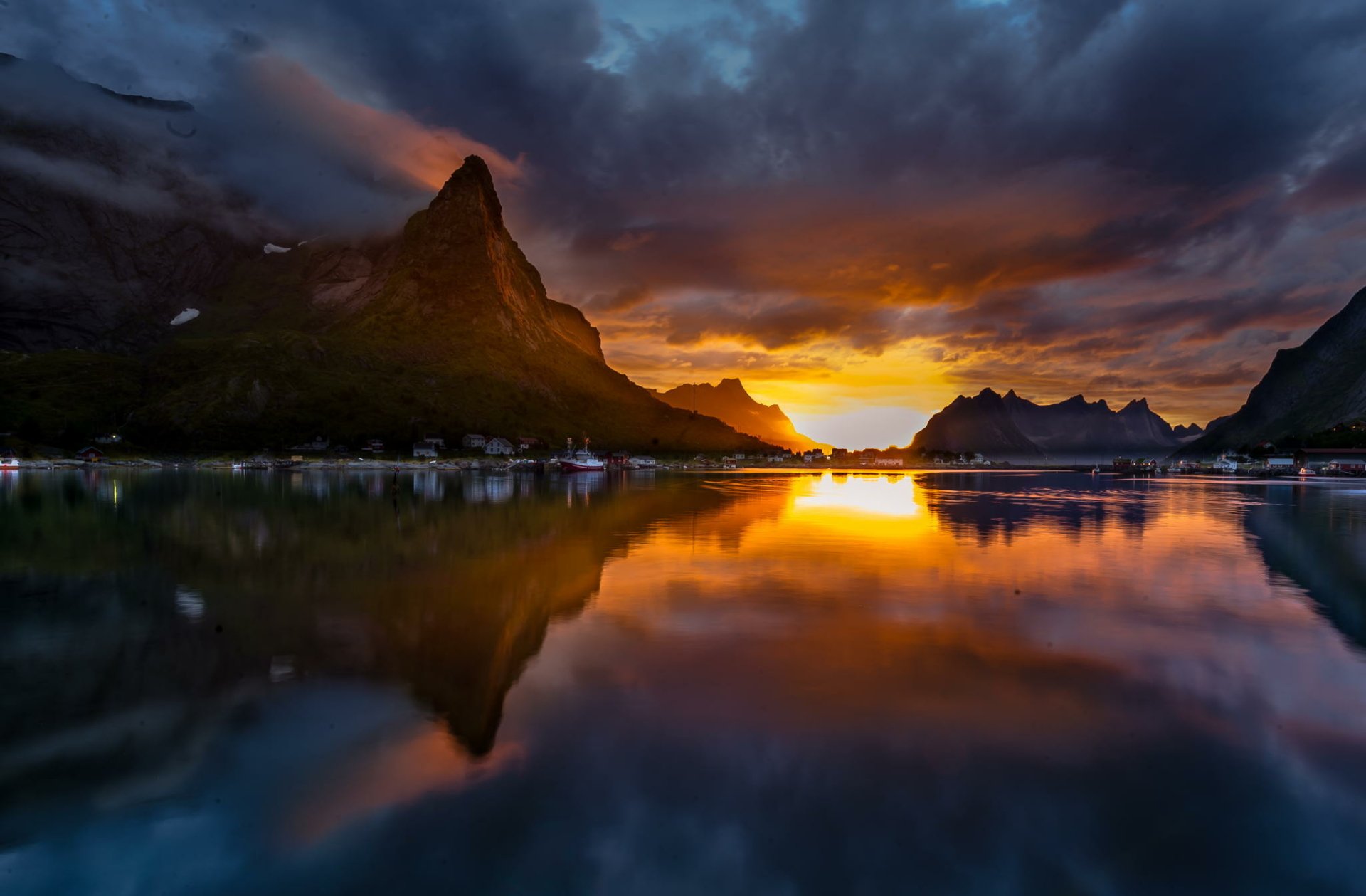 Midnight Sun in Artic Full HD Wallpaper and Background Image