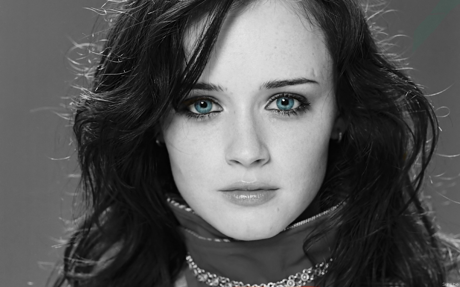 Black and white HD desktop wallpaper of celebrity Alexis Bledel with striking green eyes, softly illuminated against a neutral background.