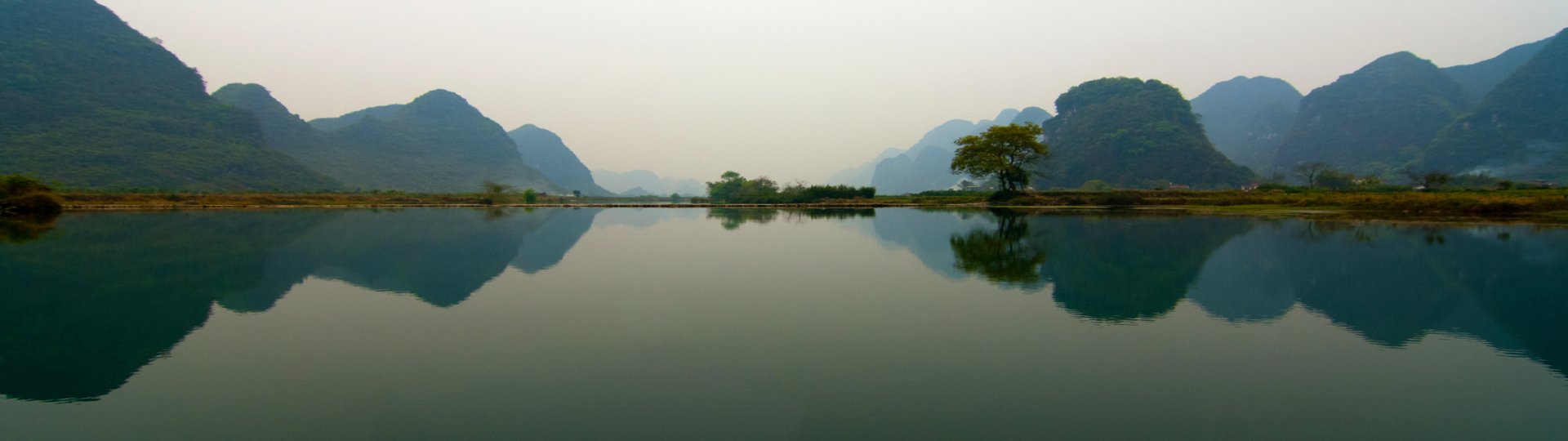 Serene Nature Reflections: HD Tranquil Landscape Wallpaper