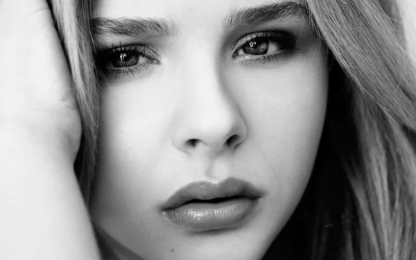 Black-and-white HD desktop wallpaper featuring a close-up portrait of celebrity Chloë Grace Moretz with a thoughtful expression.