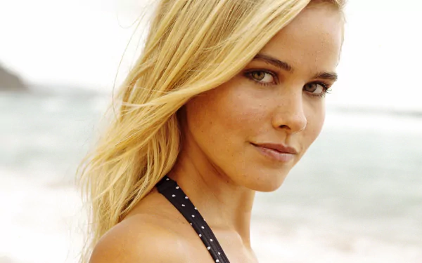 Celebrity Isabel Lucas HD Desktop Wallpaper | Background Image