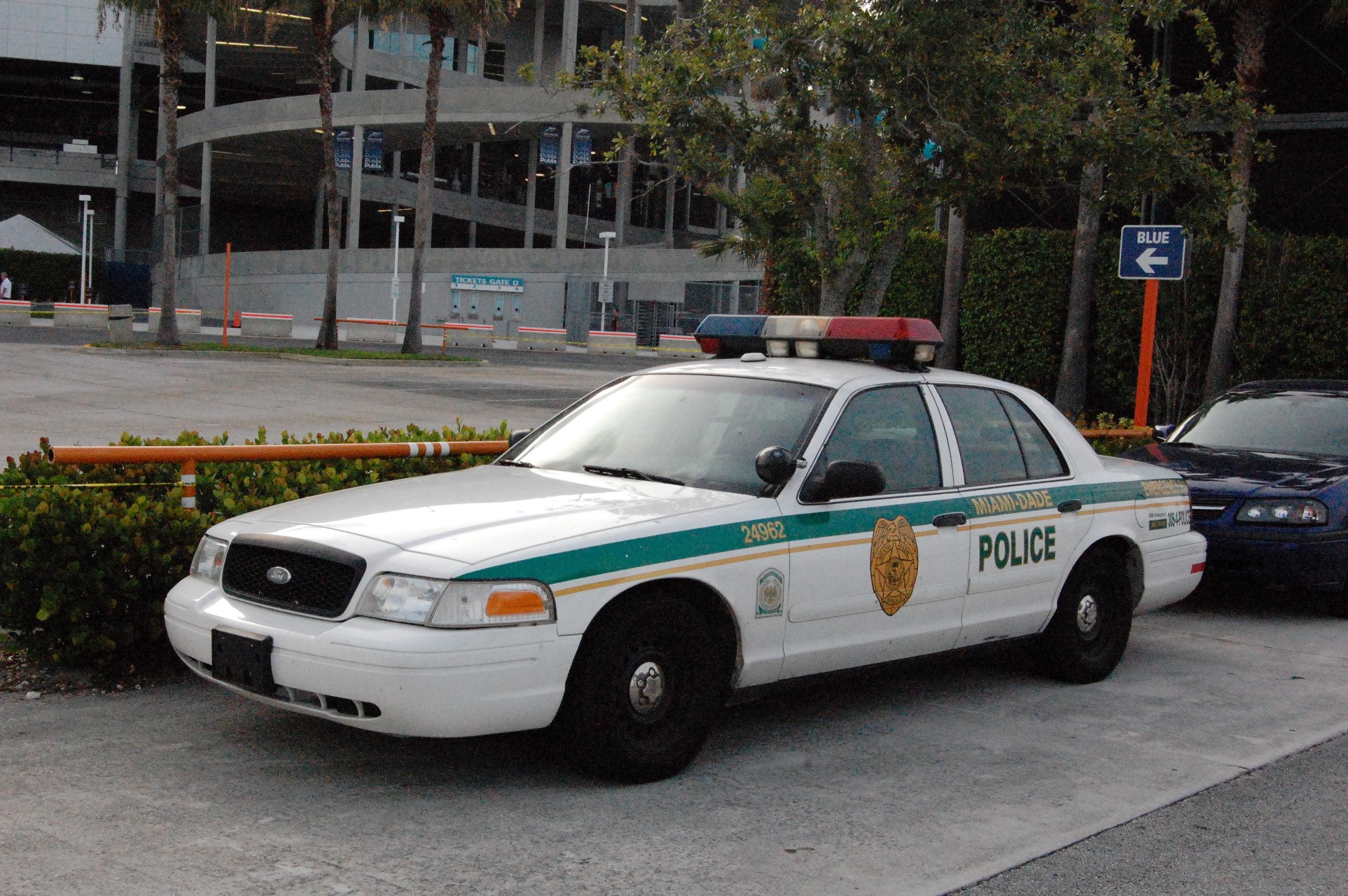 Vehicles Police HD Wallpaper | Background Image