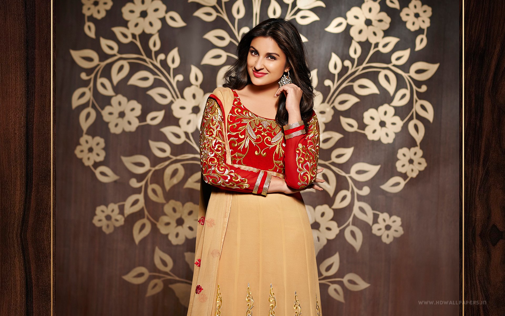 Download Celebrity Parineeti Chopra HD Wallpaper