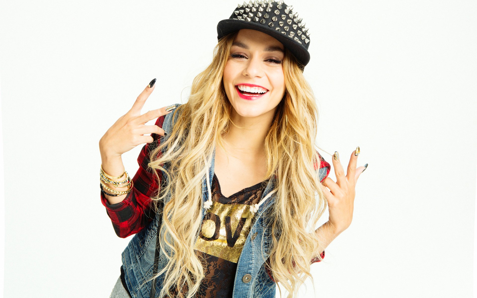 Download Celebrity Vanessa Hudgens HD Wallpaper