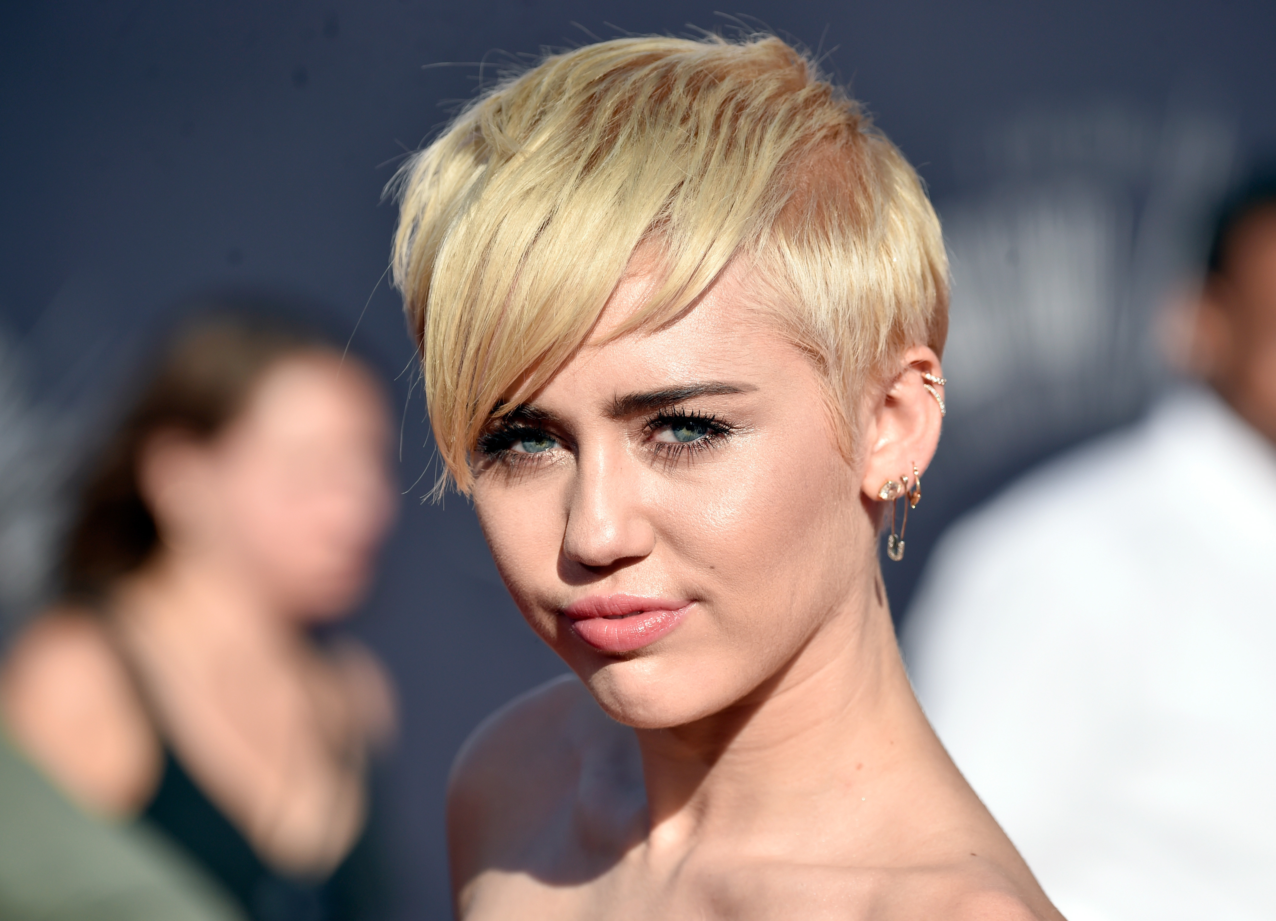  Download Music Miley Cyrus 4k Ultra HD Wallpaper