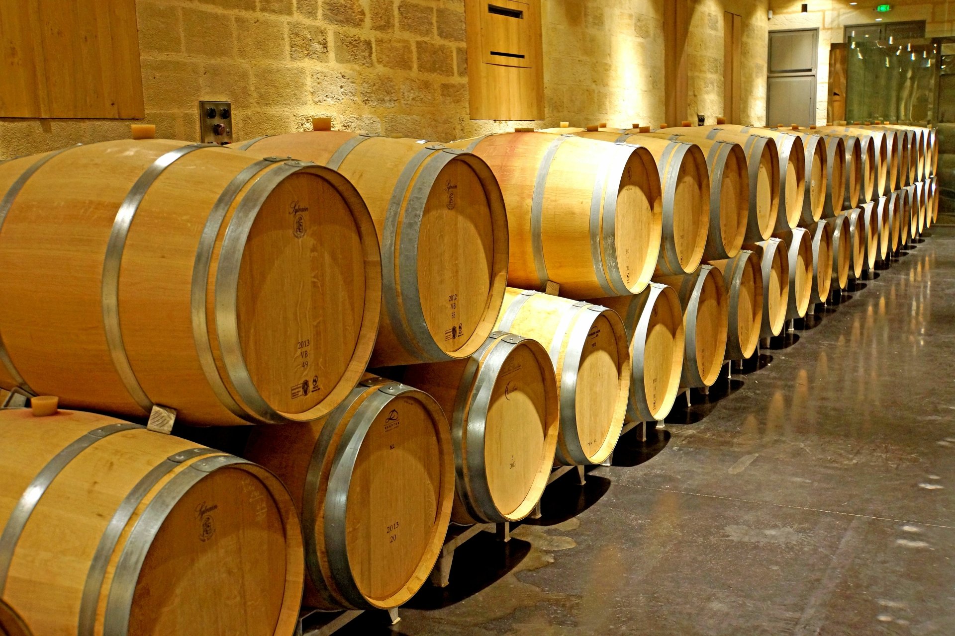 Download Man Made Barrel 4k Ultra HD Wallpaper