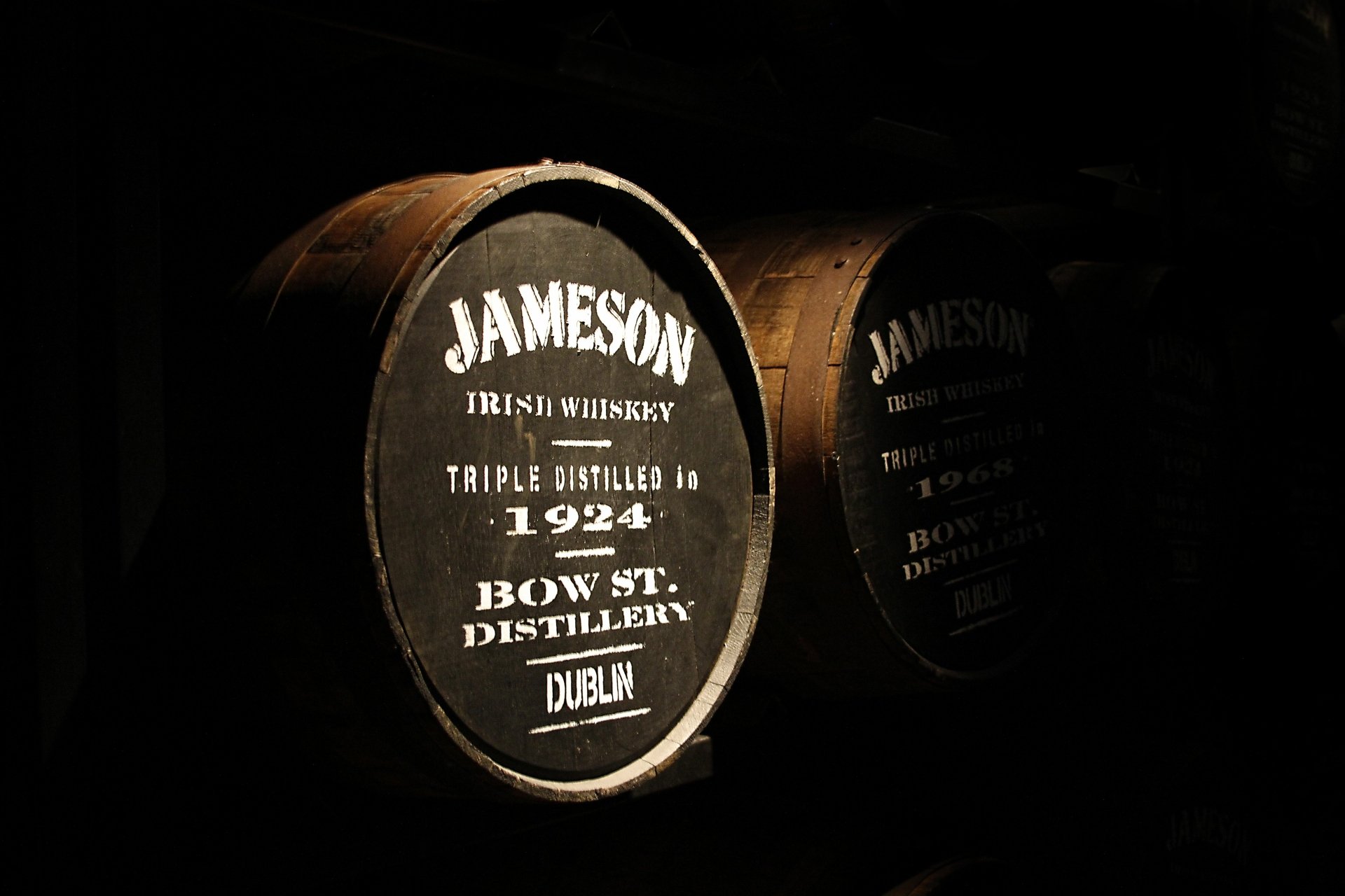 Download Man Made Barrel 4k Ultra HD Wallpaper