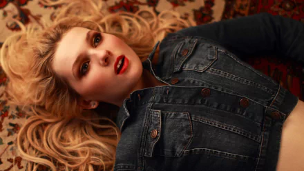 A high-definition desktop wallpaper featuring celebrity Abigail Breslin, portraying her with long blonde hair and a denim jacket, set against a richly patterned background.