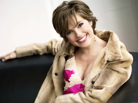 Celebrity Mariska Hargitay HD Desktop Wallpaper | Background Image