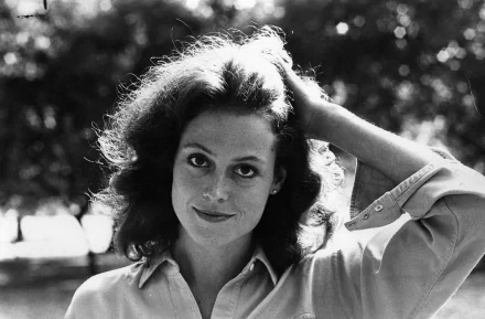 Celebrity Sigourney Weaver HD Desktop Wallpaper | Background Image