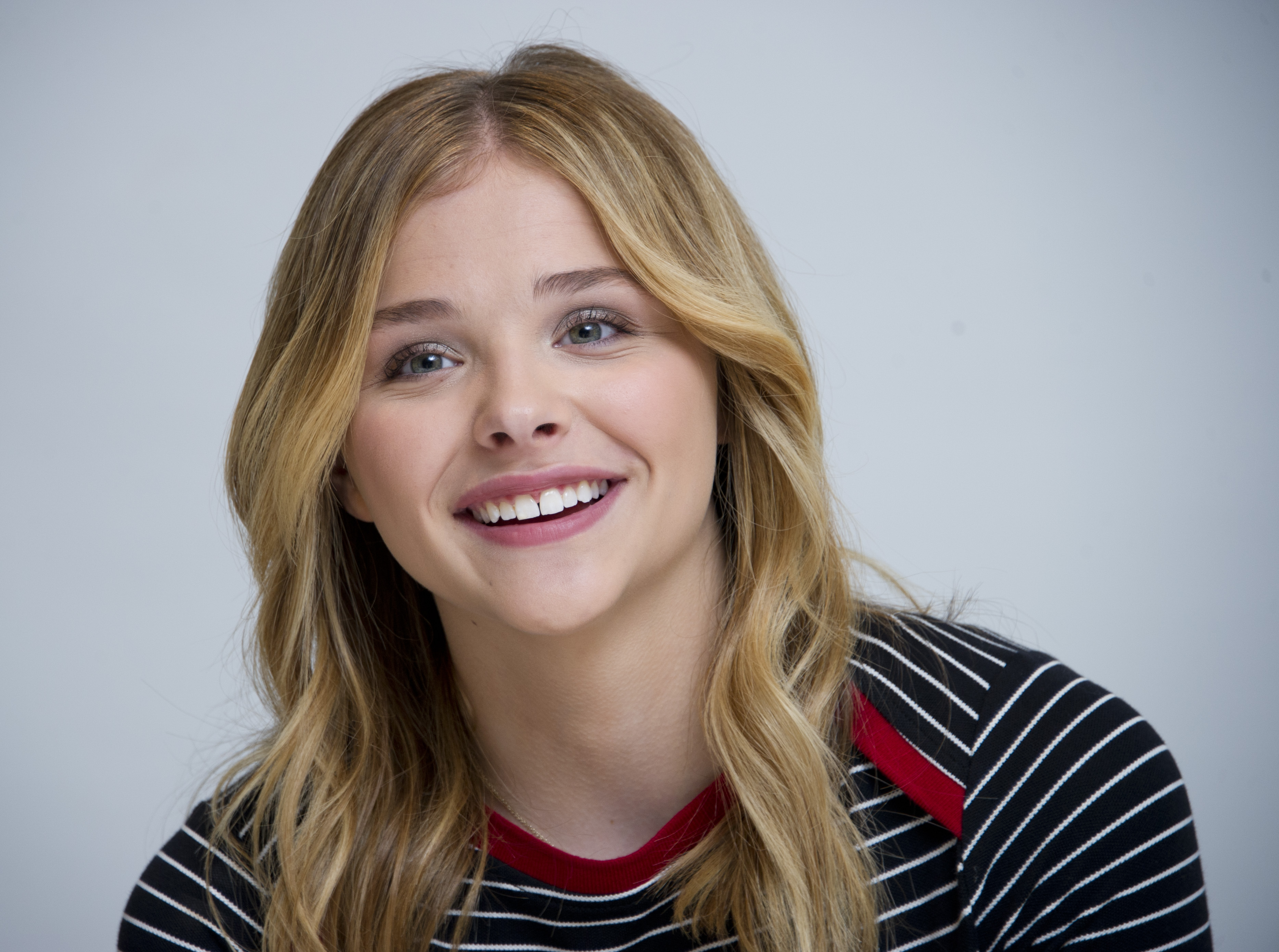 Download Celebrity Chloë Grace Moretz Hd Wallpaper