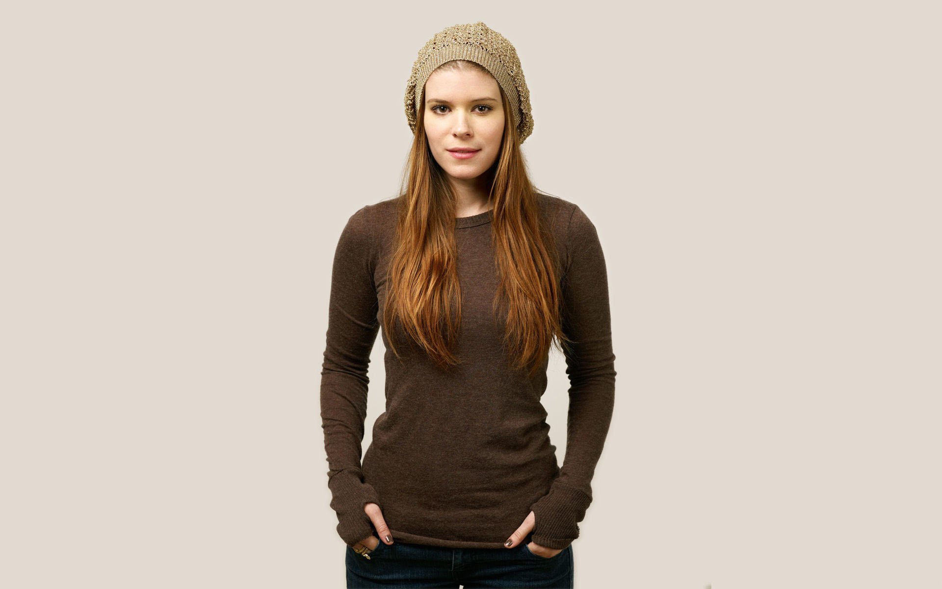 Casual Redhead Portrait — HD Wallpaper