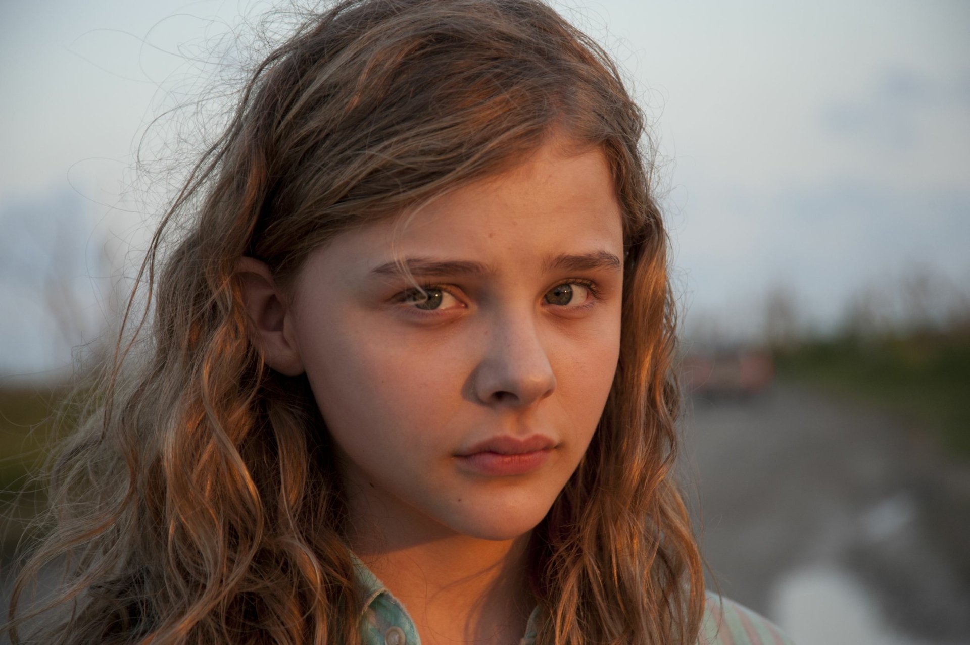 Close-up of Chloë Grace Moretz from the movie Texas Killing Fields, featured in an HD PC desktop wallpaper and background.