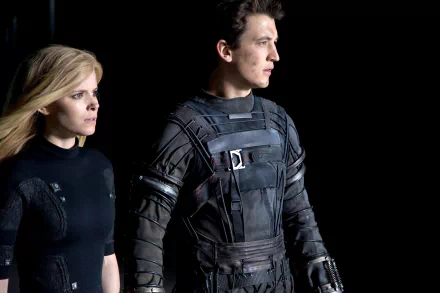 HD desktop wallpaper featuring Miles Teller and Kate Mara from the movie Fantastic Four (2015), portraying their characters in costume against a dark background.