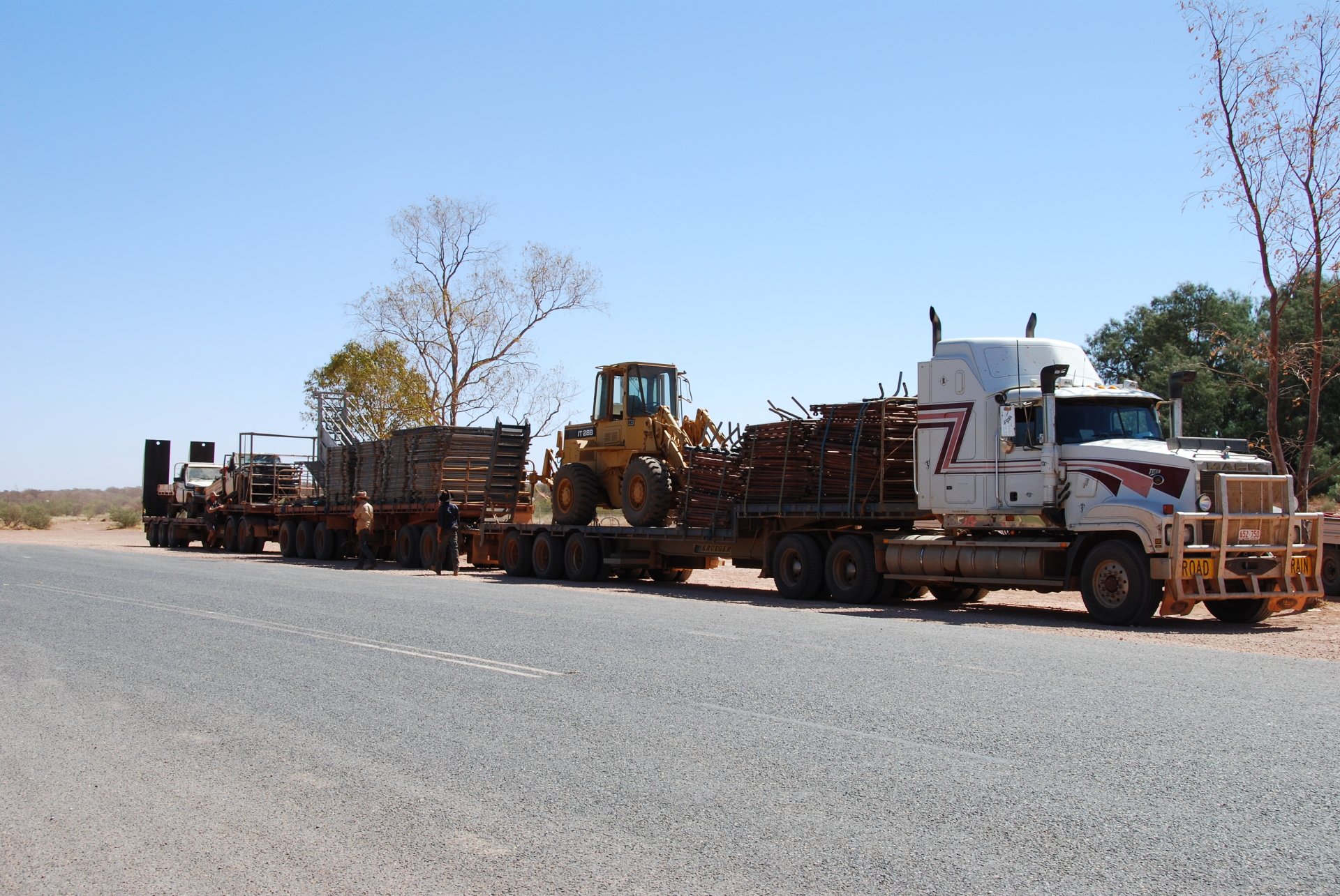 Download Vehicle Mack Trucks 4k Ultra HD Wallpaper