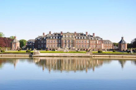 Man-made Schloss Nordkirchen reflected on a tranquil lake — 4K Ultra HD PC desktop wallpaper background.