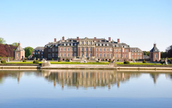 Man-made Schloss Nordkirchen reflected on a tranquil lake — 4K Ultra HD PC desktop wallpaper background.