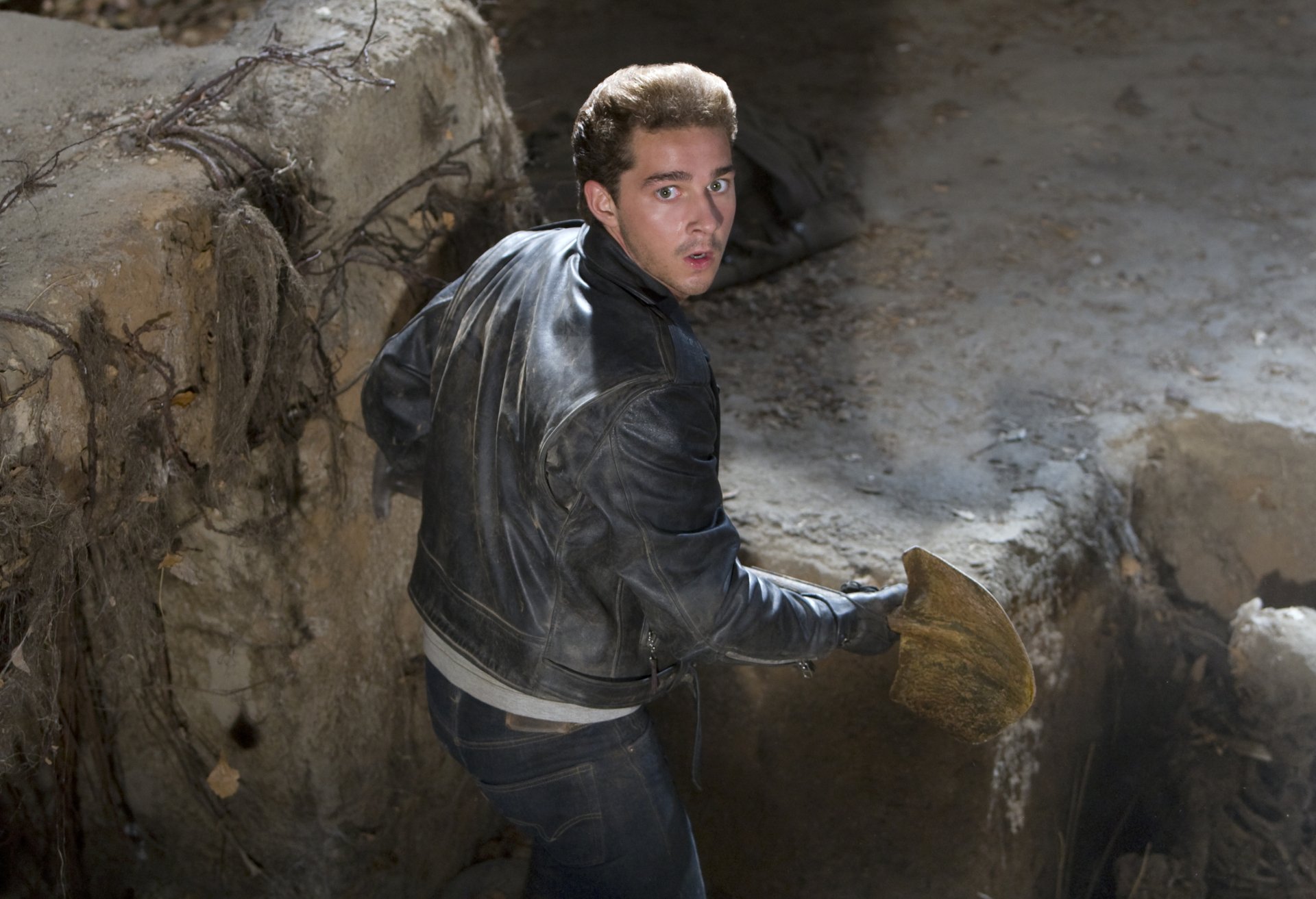 Download Shia Labeouf Movie Indiana Jones And The Kingdom Of The Crystal Skull HD Wallpaper