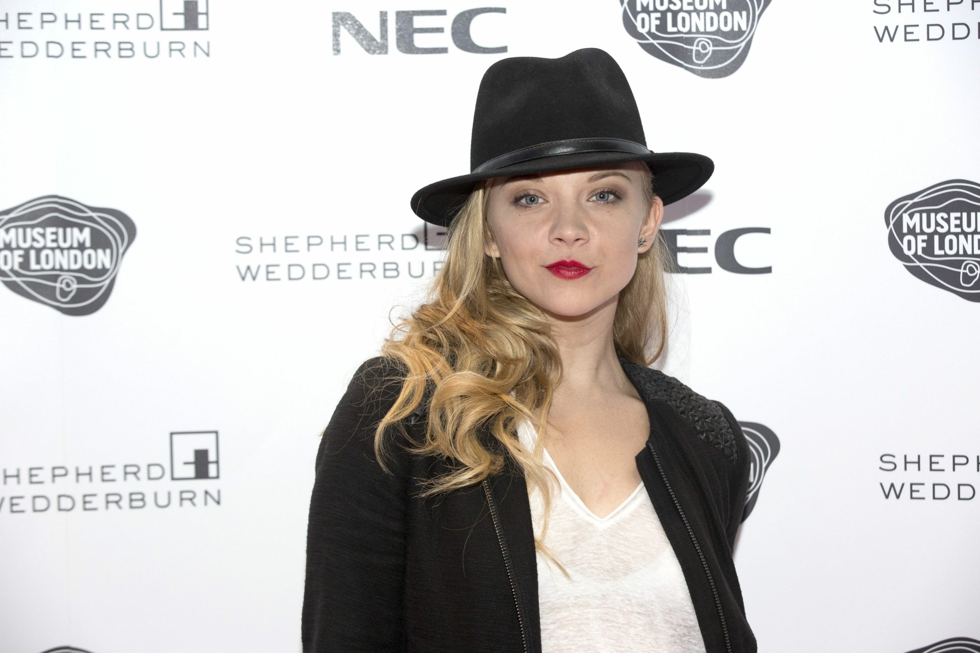 High-resolution 4K Ultra HD desktop wallpaper featuring celebrity Natalie Dormer wearing a black hat and coat at a Museum of London event.