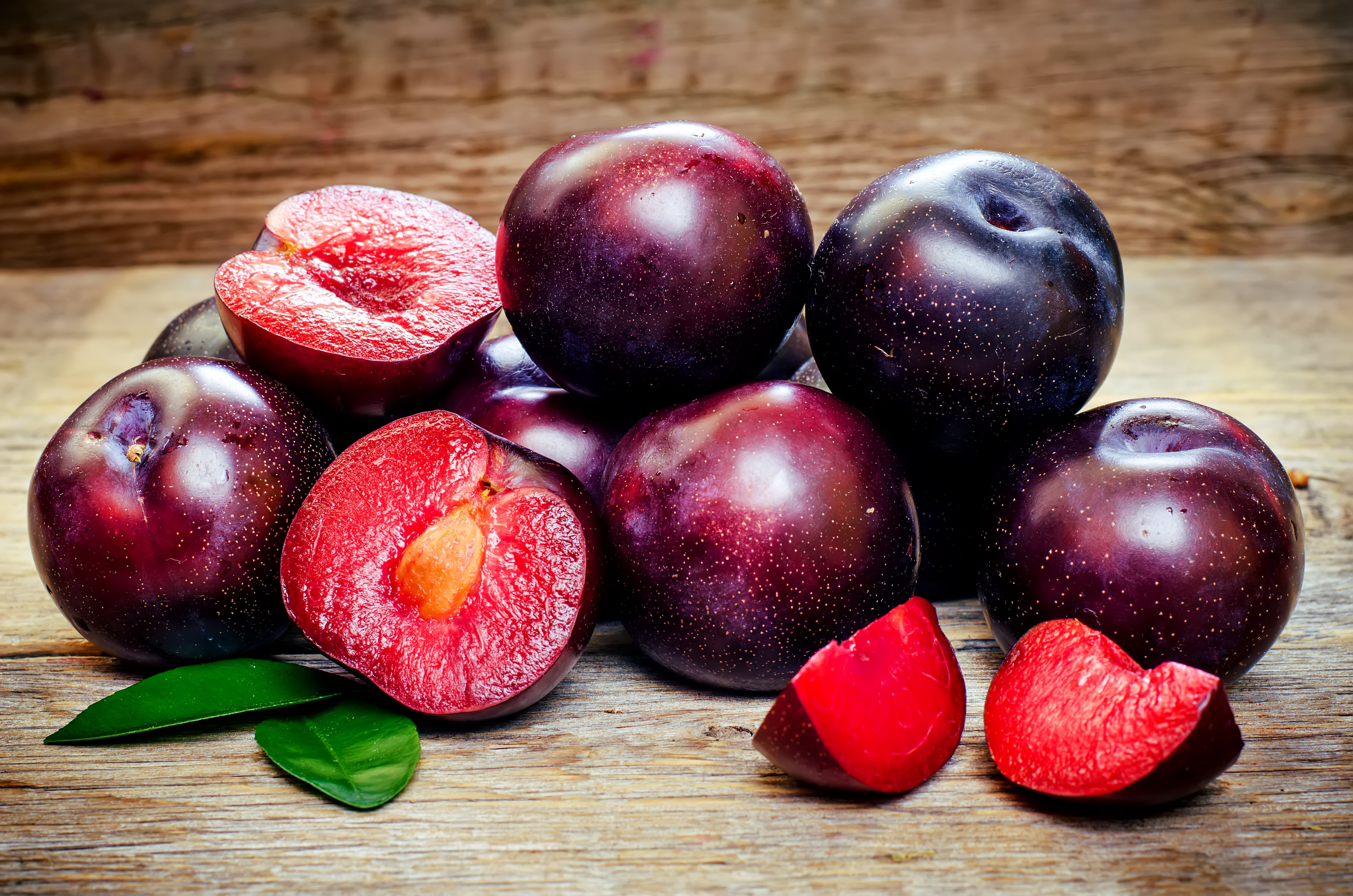 download-fruit-food-plum-4k-ultra-hd-wallpaper