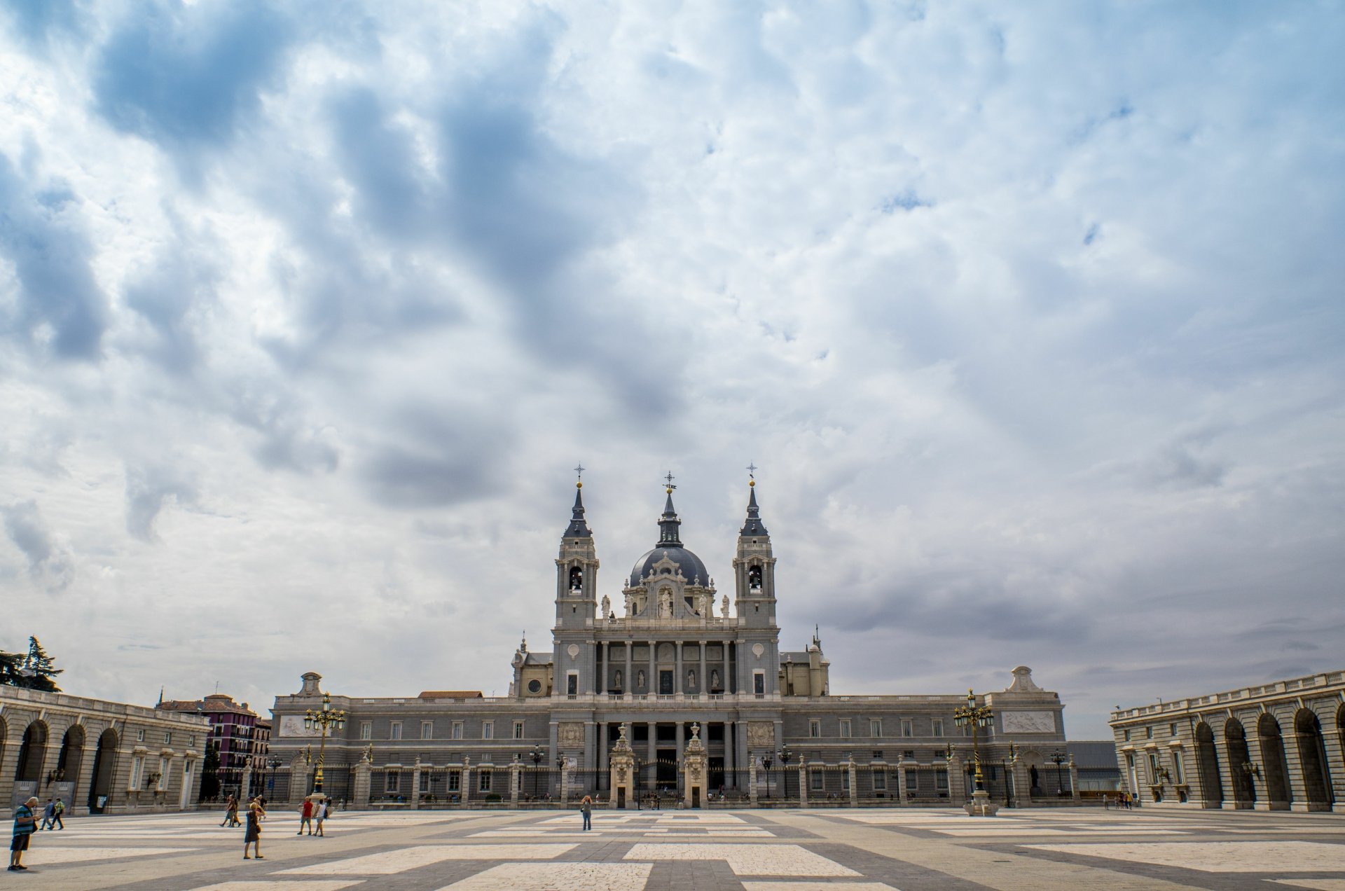 Download Religious Almudena Cathedral 4k Ultra HD Wallpaper