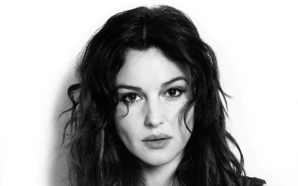 Black and white 4K Ultra HD desktop wallpaper featuring a close-up portrait of Monica Bellucci with wavy hair and a serious expression.
